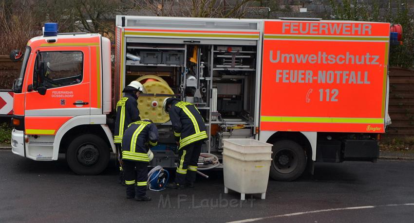 Schwerer VU Bus Zug Düsseldorf P409.JPG